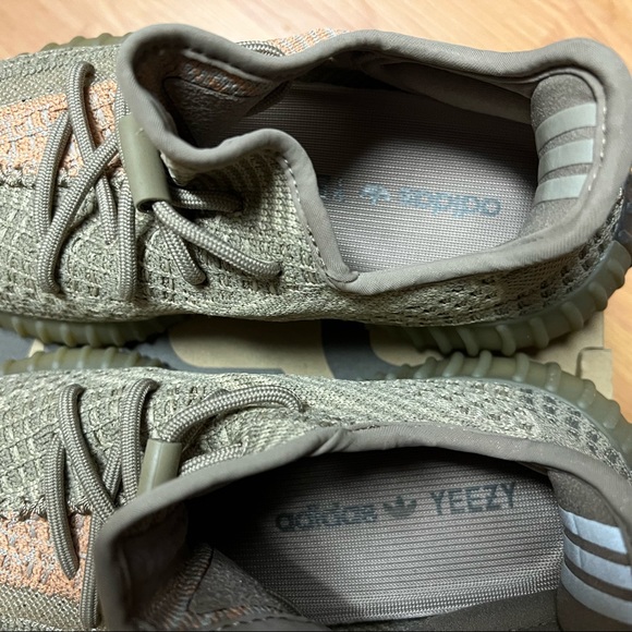 Yeezy 350 V2 Sand Taupe - Picture 5 of 8